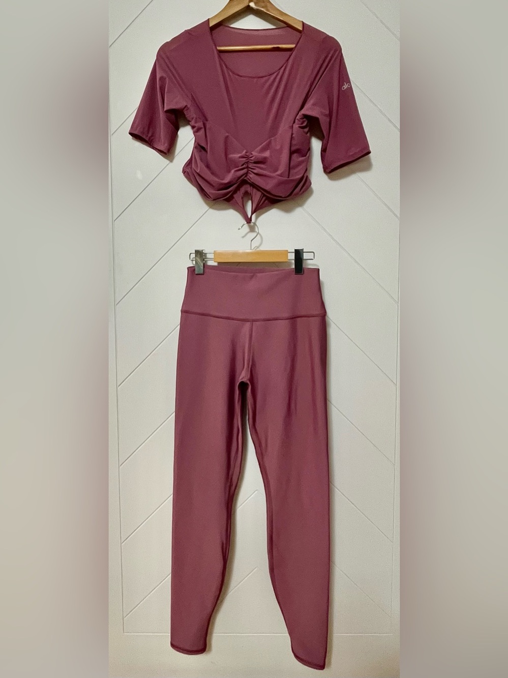 Alo Yoga 2-Piece Workout Set – Dusty Mauve